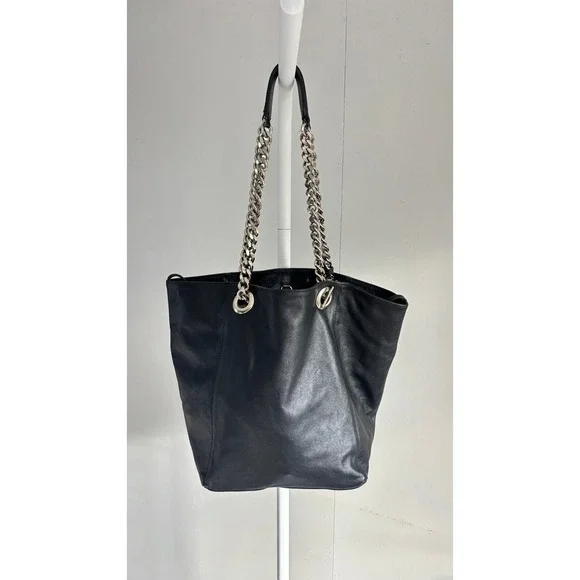 $1,095 Authentic Valentino Tote Bag Black Leather Silver Chain Strap V Logo - Picture 11 of 16
